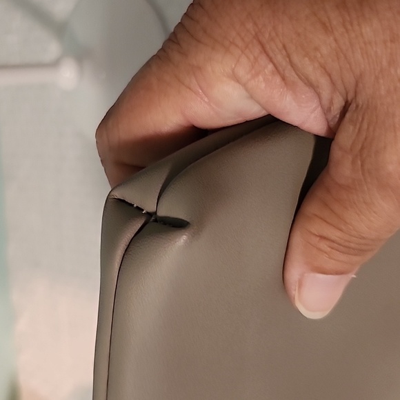 LouLu Crossbody 9"x9" Smooth Leather Crossbody Bag NWOTs (31) - Picture 6 of 10